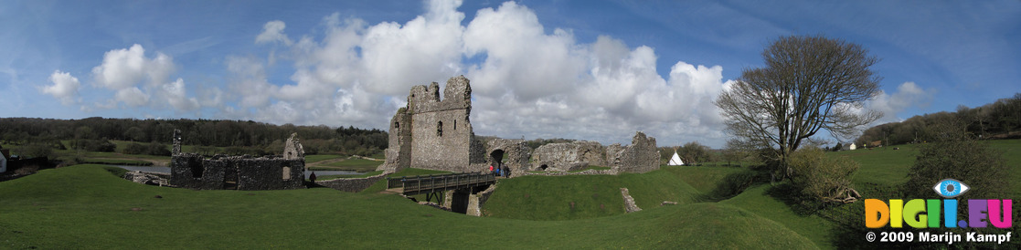 SX03600-03604 Ogmore Castle Ruins